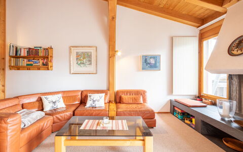 Casa Pleun: Interior Design, Furniture, Flooring, Floor, Wood, Couch, Ceiling, Living Room, Room, Apartment