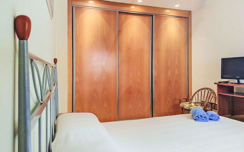 Marina Azul: Wood, Flooring, Interior Design, Furniture, Floor, Bed, Room, Bedroom, Door, Bed Sheet