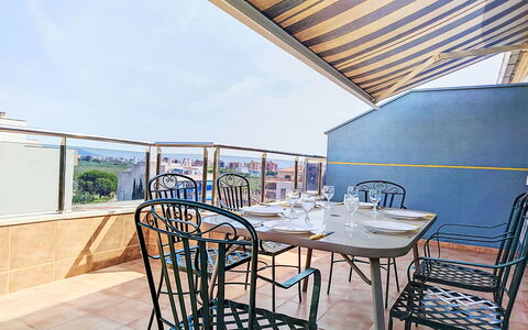 Marina Azul: Furniture, Chair, Table, Outdoor Furniture, Kitchen & Dining Room Table, Outdoor Table, Restaurant, Wood Stain, Balcony, Shade