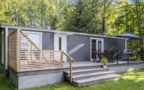 Tuuliranta: Wood, Deck, Hardwood, Shade, Garden Buildings, Siding, Porch, Plank, Yard