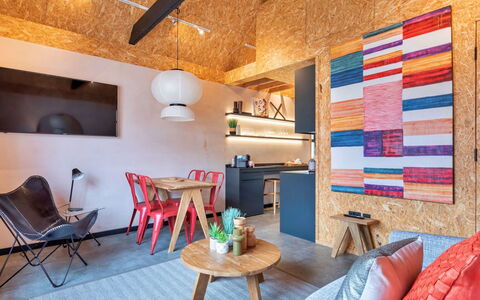 Bognor Regis 602: Furniture, Interior Design, Wall, Flooring, Wood, Floor, Ceiling, Light Fixture, Lighting, Room