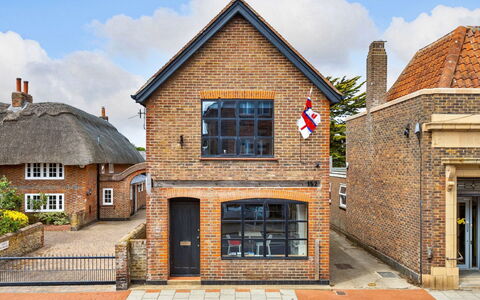 Bognor Regis 602: Road Surface, Brickwork, Door, Brick, Slope, Driveway