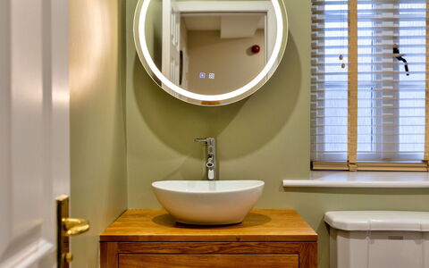 The Kiln: Bathroom Sink, Interior Design, Mirror, Plumbing Fixture, Sink, Tap, Bathroom, Flooring, Bathroom Cabinet, Plumbing