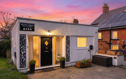 North View Annexe: Door, Composite Material, Concrete, Gate