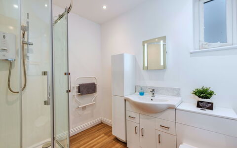 North View Annexe: Interior Design, Plumbing Fixture, Flooring, Bathroom, Floor, Sink, Bathroom Sink, Tap, Toilet, Plumbing