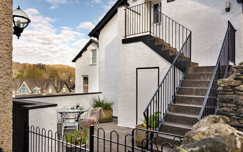 The Lake Gables: Wall, Handrail, Stairs, Baluster, Composite Material, Fence, Iron, Balcony, Porch, Houseplant