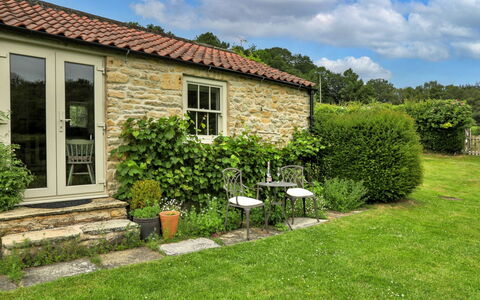 Mole End: Shrub, Cottage, House, Garden, Roof, Land Lot, Groundcover, Door, Farmhouse
