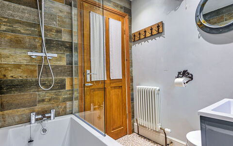 No.3 Sandside: Plumbing Fixture, Wall, Flooring, Bathroom, Interior Design, Wood, Floor, Tap, Plumbing, Tile