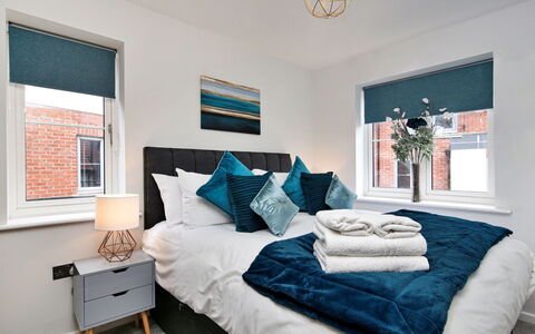 Captains Retreat, Whitby: Interior Design, Home, Apartment, Bedroom, Pillow, Bedding, Bed Sheet, Lamp, Bed, Throw Pillow