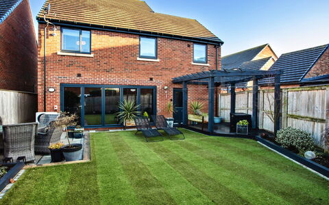 South Beach House: Garden, Lawn, Backyard, Yard, Artificial Turf, Courtyard, Landscaping, Patio, Brick, Estate