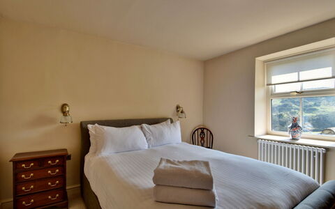 Blackton Farmhouse: Bed, Wall, Bedroom, Interior Design, Wood, Flooring, Furniture, Floor, Bed Sheet, Bedding