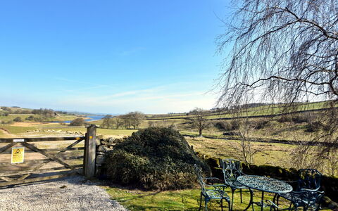 Blackton Farmhouse: Natural Landscape, Landscape, Grassland, Rural Area, Plain, Landscaping, Meadow, Garden, Prairie, Pasture