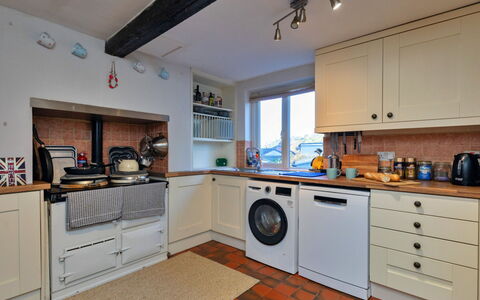 Ingersley Cottage: Kitchen Appliance, Kitchen, Major Appliance, Countertop, Flooring, Cabinetry, Kitchen Stove, Wood, Interior Design, Home Appliance