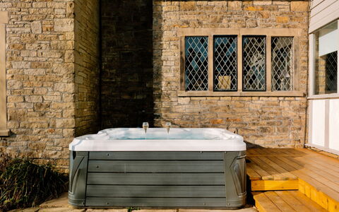 Greenacres: Bathtub, Composite Material, Plumbing Fixture, Jacuzzi, Plumbing, Swimming Pool, Hotel