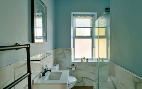 2 Haywood View: Wall, Flooring, Interior Design, Plumbing Fixture, Floor, Bathroom, Plumbing, Home, Composite Material, Tile