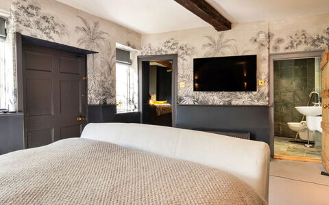 Morley House: Wall, Bedroom, Interior Design, Wood, Bed Sheet, Bed, Furniture, Bedding, Lighting, Flooring