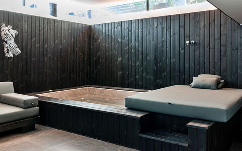 The Glass House at the Lakes by Yoo: Composite Material, Bathtub, Hardwood, Hotel, Jacuzzi, Bedroom, Bed