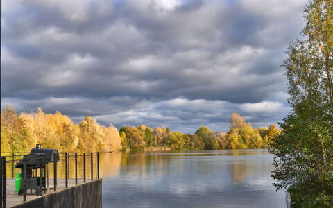 The Glass House at the Lakes by Yoo: Sky, Blue, Water, Body Of Water, Tree, Nature, Cloud, Branch, Natural Landscape, Waterway