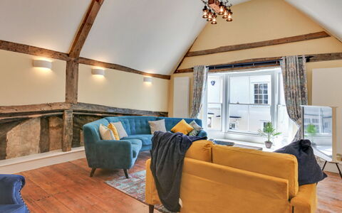 Josua, Maldon: Furniture, Interior Design, Wood, Ceiling, Couch, Lighting, Room, Home, Living Room, Flooring