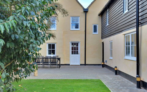 Josua, Maldon: Home, Lawn, Yard, Garden, Backyard, Courtyard, Estate, Landscaping, Shade, Artificial Turf