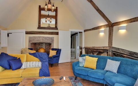 Josua, Maldon: Furniture, Interior Design, Wood, Home, Lighting, Ceiling, Couch, Flooring, Living Room, Table