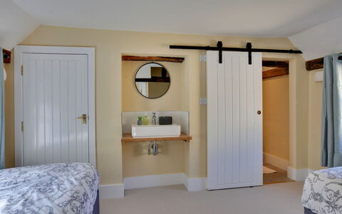 Josua, Maldon: Wall, Interior Design, Wood, Flooring, Bedroom, Furniture, Bed, Floor, Ceiling, Room