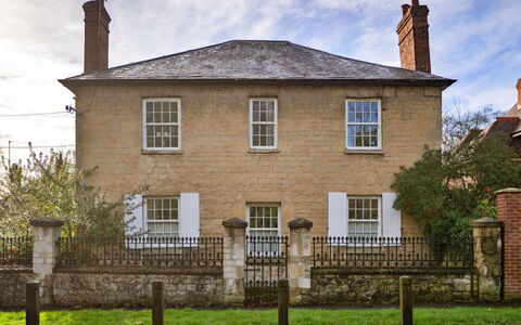 The Mount: Wall, Building, Window, House, Home, Shrub, Facade, Roof, Architecture, Residential Area