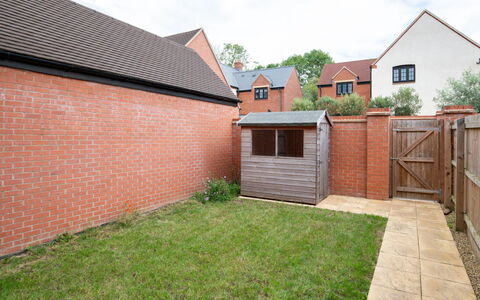 Field View: Wall, Brick, Brickwork, Residential Area, Roof, Door, Composite Material, Backyard, Wood Stain, Garden