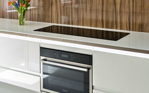 Hollies Coach House: Kitchen Appliance, Kitchen, Major Appliance, Home Appliance, Countertop, Cabinetry, Stove, Wood Stain, Kitchen Stove, Microwave Oven