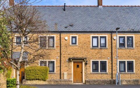 Hollies Cottage, Willow (2 Bed): Brickwork, Brick, Sash Window, Chimney, Historic House, Almshouse