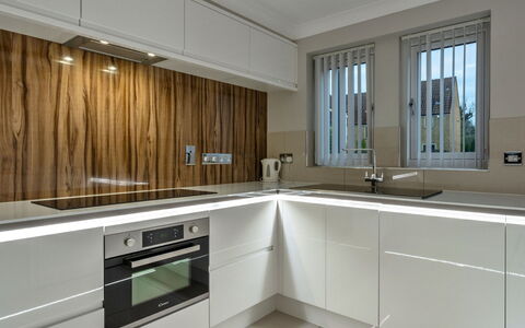 Hollies Cottage, Willow (2 Bed): Kitchen Appliance, Kitchen, Cabinetry, Countertop, Interior Design, Flooring, Major Appliance, Wood, Home Appliance, Ceiling