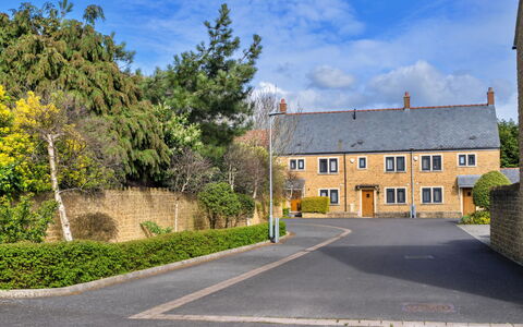 Hollies Cottage, Willow (2 Bed): Sky, Road Surface, House, Asphalt, Thoroughfare, Pole, Lane, Driveway, Hedge