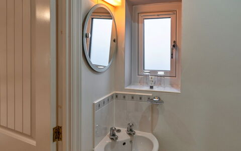 Hollies Cottage, Willow (2 Bed): Wall, Plumbing Fixture, Interior Design, Plumbing, Lighting, Floor, Room, Tap, Mirror, Bathroom
