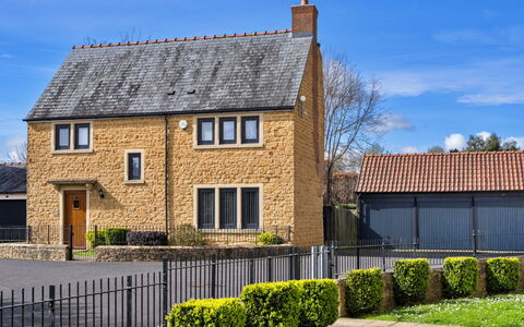 Hollies Cottage, Elm (4 Bed): Sky, Wall, Facade, Brickwork, House, Shrub, Roof, Home, Cottage, Brick