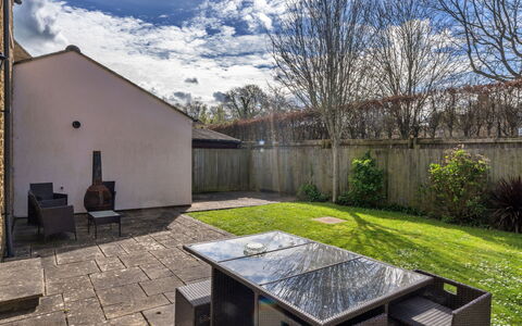 Hollies Cottage, Elm (4 Bed): Garden, Backyard, Yard, Shade, Landscaping, Estate, Lawn, Flagstone, Courtyard, Outdoor Furniture