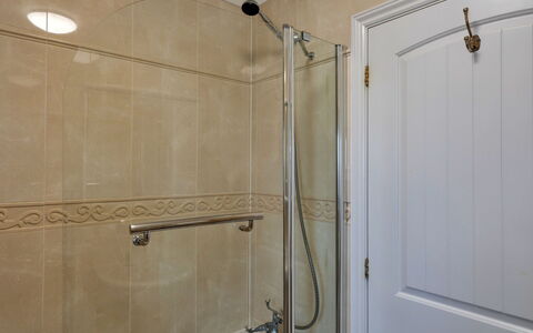 Hollies Cottage, Elm (4 Bed): Plumbing Fixture, Bathroom, Wall, Flooring, Floor, Interior Design, Shower Head, Tap, Shower, Plumbing