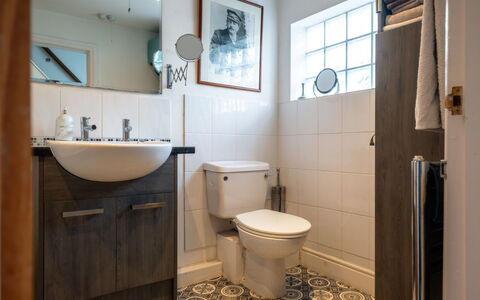Three Storeys in Newent: Toilet Seat, Bathroom, Plumbing Fixture, Toilet, Flooring, Interior Design, Floor, Bathroom Sink, Sink, Plumbing
