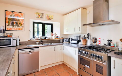 New Lodge Granary: Kitchen Appliance, Kitchen, Kitchen Stove, Countertop, Major Appliance, Home Appliance, Stove, Gas Stove, Cabinetry, Furniture