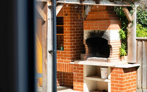 Elizabeth House: Brick, Brickwork, Wood Stain, Garden, Chair, Shade, Chimney, Design, Backyard
