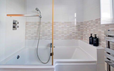 Elizabeth House: Bathroom, Plumbing Fixture, Bathtub, Flooring, Interior Design, Floor, Tap, Plumbing, Shower, Shower Head