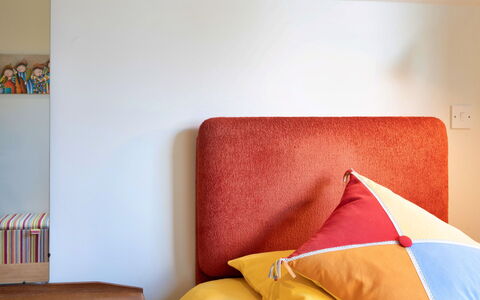 Canal Central: Bedroom, Furniture, Interior Design, Linens, Bedding, Bed Sheet, Bed, Textile, Room, Lighting