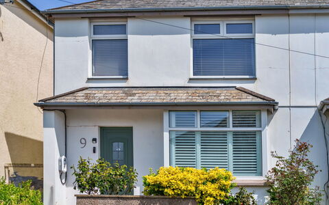 Bude Bolthole: Wall, Building, Window, House, Residential Area, Home, Facade, Shrub, Architecture, Roof