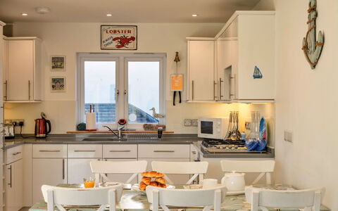 Bude, Upper Deck: Furniture, Interior Design, Kitchen, Flooring, Ceiling, Wood, Light Fixture, Chair, Lighting, Room