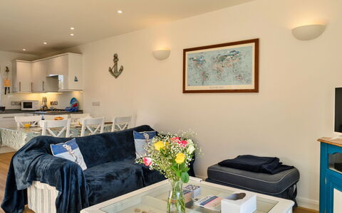 Bude, Upper Deck: Furniture, Interior Design, Couch, Flooring, Room, Ceiling, Living Room, Floor, Picture Frame, Apartment