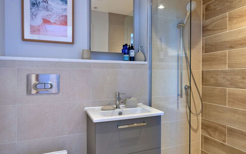 Perrantide: Flooring, Bathroom, Wall, Plumbing Fixture, Interior Design, Floor, Bathroom Cabinet, Bathroom Sink, Sink, Cabinetry