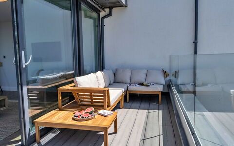 Perrantide: Wood, Floor, Flooring, Wood Flooring, Deck, Composite Material, Balcony, Hardwood, Apartment, Outdoor Furniture
