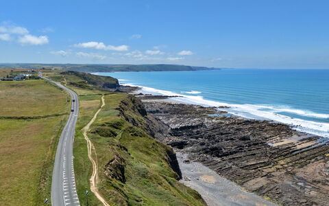 Perrantide: Water, Body Of Water, Coast, Horizon, Coastal And Oceanic Landforms, Sea, Terrain, Ecoregion, Shore, Ocean