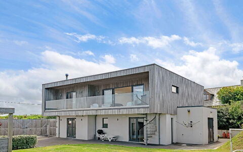 Tregarden: Sky, Cloud, Home, Driveway, Siding, Balcony
