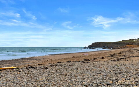 Sea Thrift at Widemouth Bay: Sky, Blue, Water, Beach, Coast, Body Of Water, Horizon, Natural Environment, Coastal And Oceanic Landforms, Rock