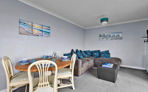Sea Thrift at Widemouth Bay: Flooring, Interior Design, Floor, Furniture, Ceiling, Room, Apartment, Living Room, Couch